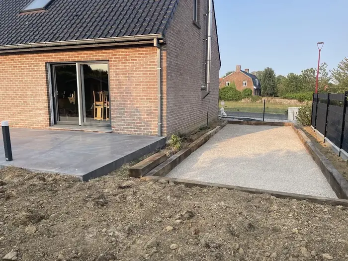 Terrasse en béton lissé réalisée par MAC Paysages à Rexpoëde